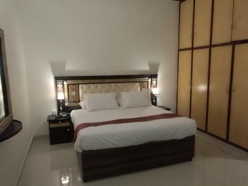 Lotus 1 Hotel