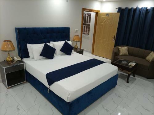 Family Hotel Davis Road Lahore
