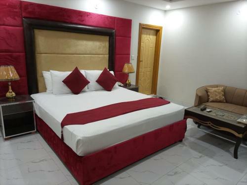 Family Hotel Davis Road Lahore