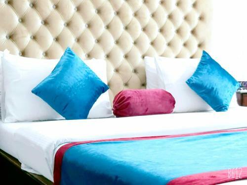 Hostal New Pakeeza Hotel