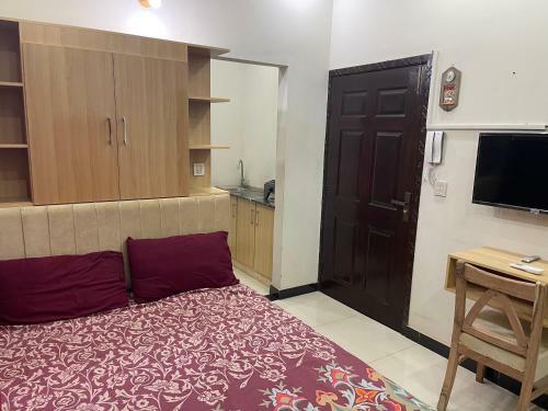 1 Bed Brand New Corner Apartment