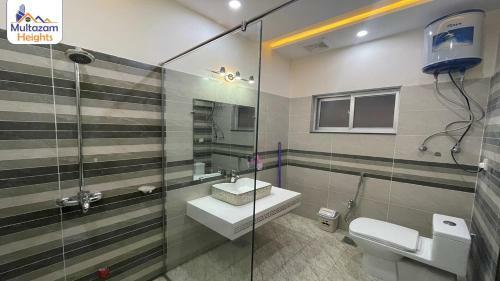 Apartamento Multazam Heights, Dha Phase 8