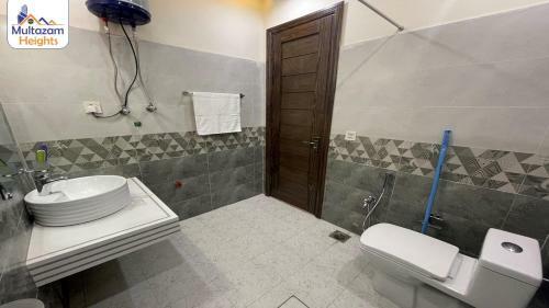 Apartamento Multazam Heights, Dha Phase 8