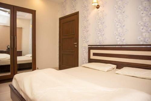 Royal Palace Apartment