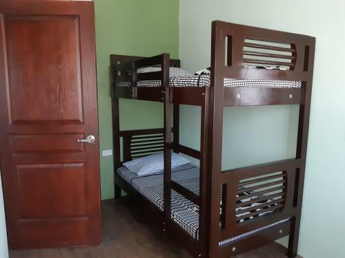 Restful 3br Hillside Duplex House