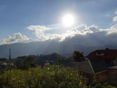 Restful 3br Hillside Duplex House