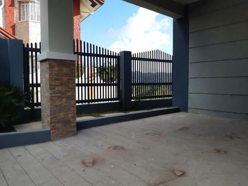 Restful 3br Hillside Duplex House