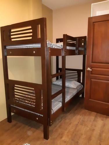 Restful 3br Hillside Duplex House