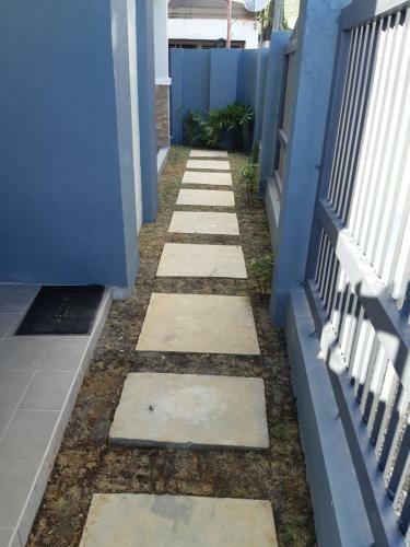 Restful 3br Hillside Duplex House