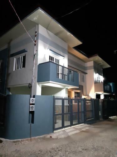 Restful 3br Hillside Duplex House