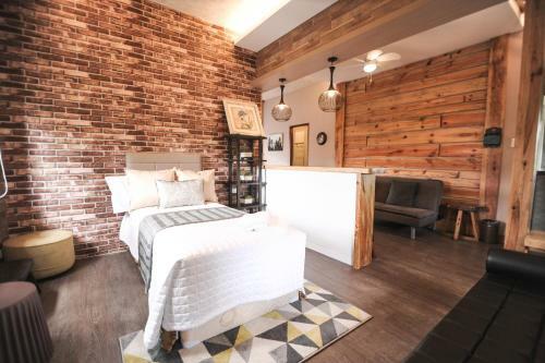 Hotel Pine Breeze Cottages