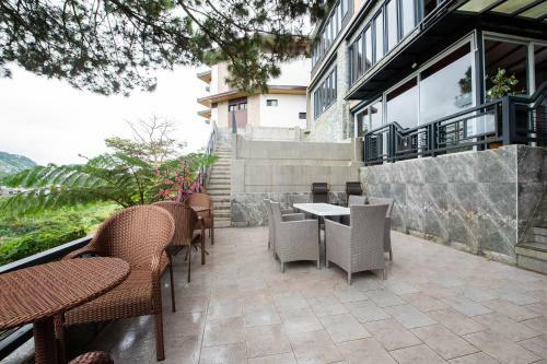 Hotel Vaccinated Staff - Oyo 492 Sunset View Ridge Residences