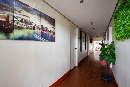 Hotel Vaccinated Staff - Oyo 492 Sunset View Ridge Residences