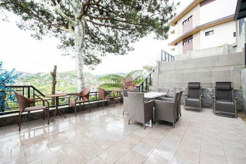 Hotel Vaccinated Staff - Oyo 492 Sunset View Ridge Residences