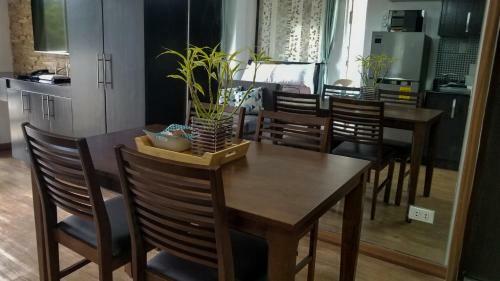 Gab's Cozyhome Apartments At Bonbel Condominium