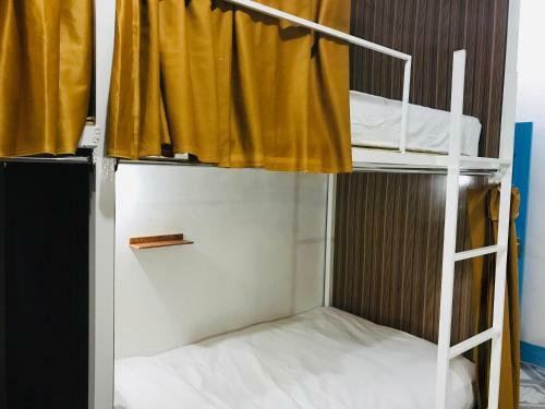 Naga Hostel & Caf�