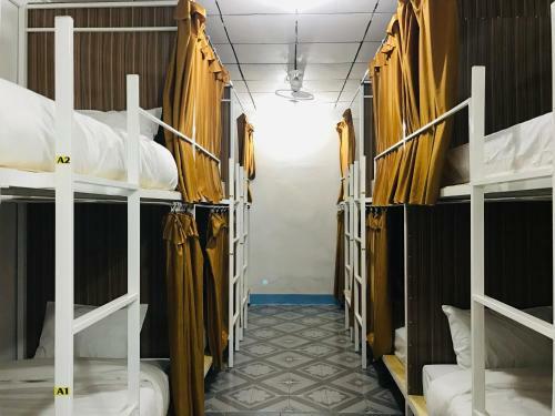 Naga Hostel & Caf�