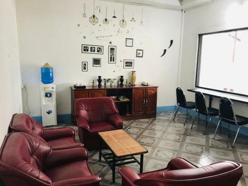 Naga Hostel & Caf�