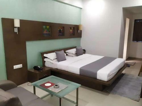 Hotel The Laksh Residencys