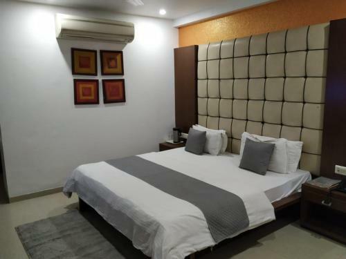 Hotel Laksh Residency