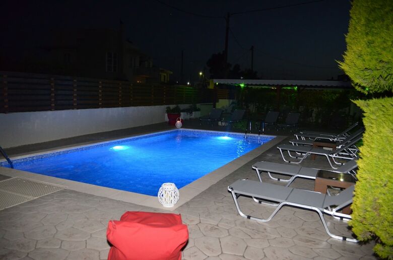 Aparthotel Kremasti Memories