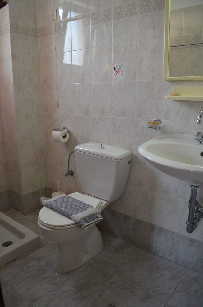 Aparthotel Kremasti Memories