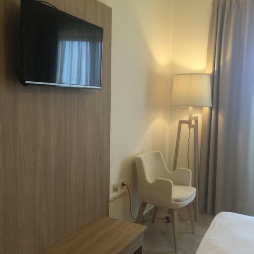 Hostal Nikos Rooms