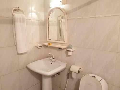 Hostal Hotel Sereena Residence