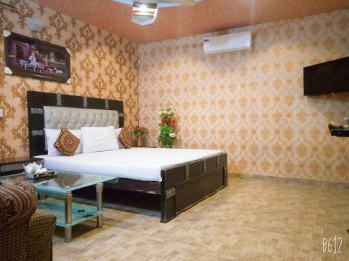 Hotel Paradise Plus