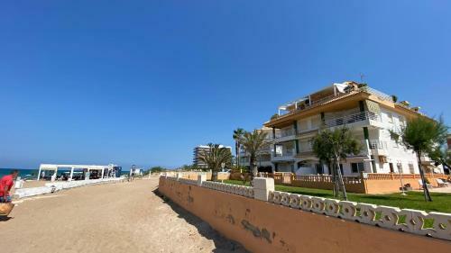 Fantastic First Beach Line 3-bed Apartment
