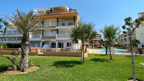 Fantastic First Beach Line 3-bed Apartment