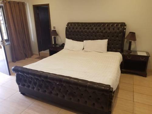 Cosy Knock Hotel