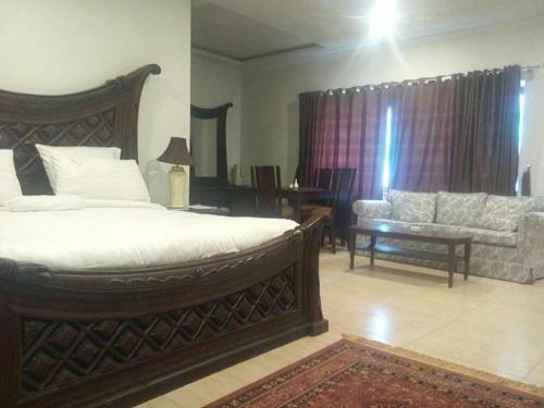 Cosy Knock Hotel