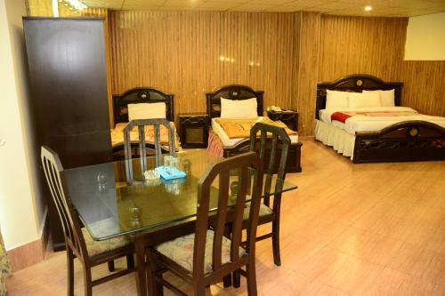Hotel Move-n-pick Murree