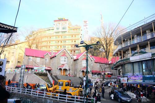 Hotel Move-n-pick Murree
