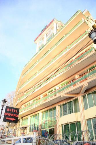 Hotel Move-n-pick Murree