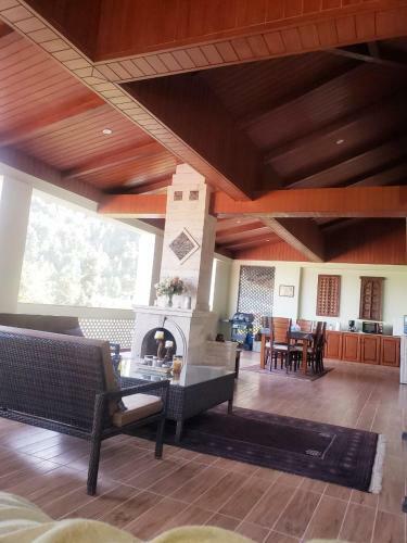 Mountain View House