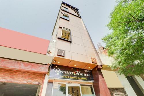 Oyo 80354 Hotel Dream House