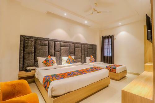Fabhotel Apple Tree