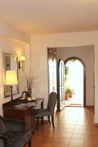 Hostal Guesthouse Rousis