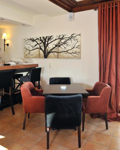 Hostal Guesthouse Rousis