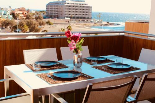 Sea View Apartment In El M�dano With Private Parking Space