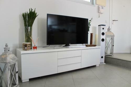 Sea View Apartment In El M�dano With Private Parking Space