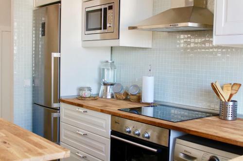 Sea View Apartment In El M�dano With Private Parking Space