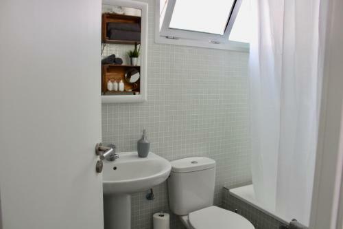 Sea View Apartment In El M�dano With Private Parking Space
