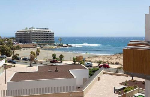 Sea View Apartment In El M�dano With Private Parking Space