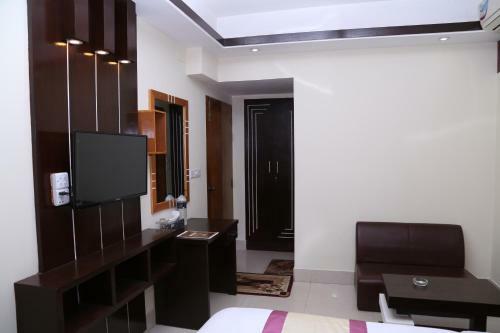 Hotel Platinum Ltd