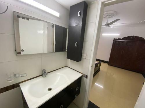 Zara?s Service Apartment