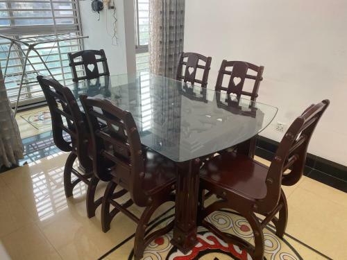 Zara?s Service Apartment