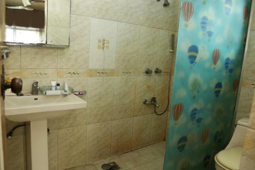 Zara?s Service Apartment